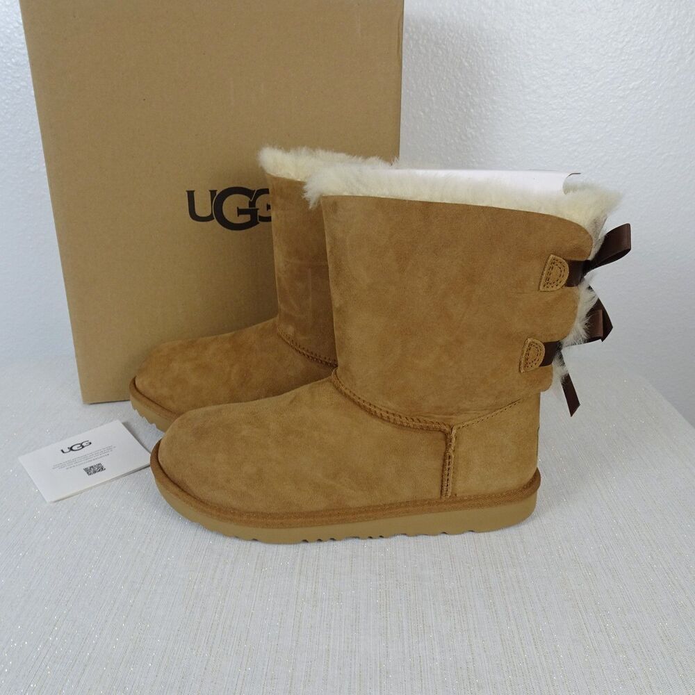 UGG Bailey Bow II Boots Big Kid Girls Chestnut Sheepskin Lining Size 5 New w Box
